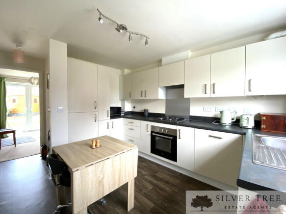 2 bed Semi-Detached for sale Image 6