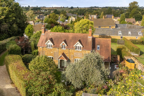Banbury Road, Chacombe, OX17