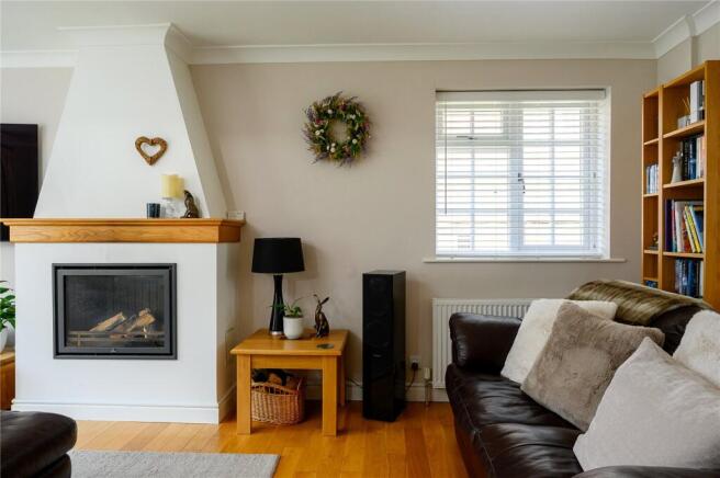 4 bed Detached for sale Image 8