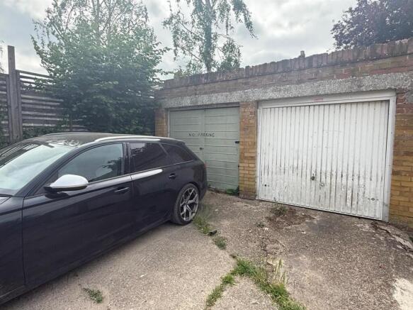 GARAGE 1.jpg