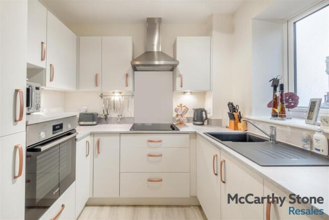 2 bed Apartment for sale Image 6