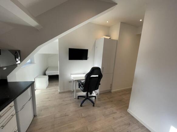 Studio to rent Image 4