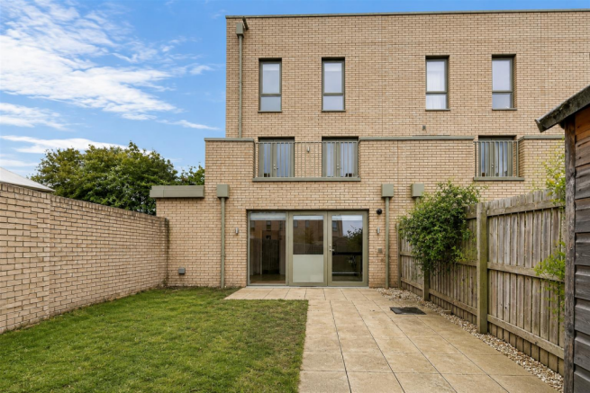 4 bed Semi-Detached for sale Image 4