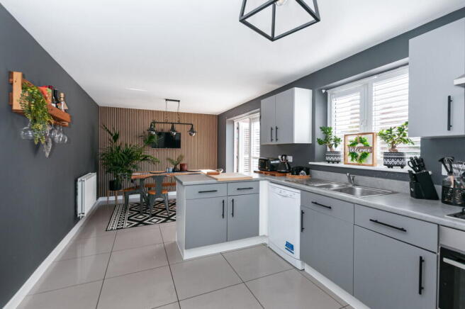 4 bed Detached for sale Image 7