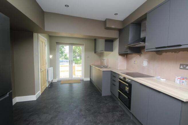 4 bed Terraced to rent Image 11