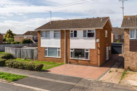 NN15 Churchill Way, Burton Latimer