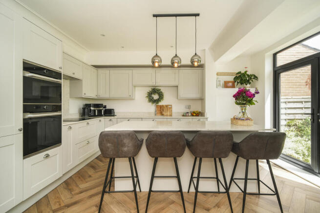4 bed Semi-Detached for sale Image 4