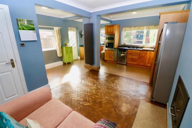 KITCHEN/FAMILY/DINING ROOM
