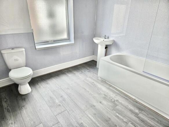 3 bed Terraced to rent Image 8