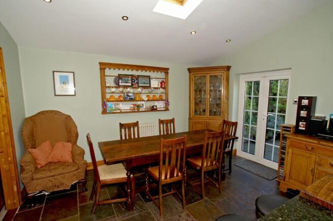 Dining End