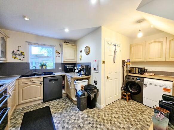 3 bed Link Detached House for sale Image 7