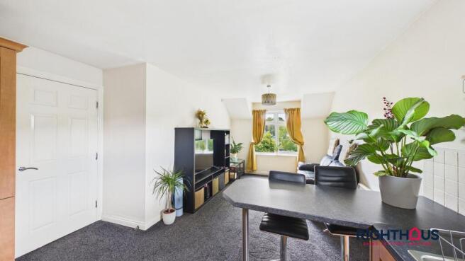 2 bed Flat for sale Image 4