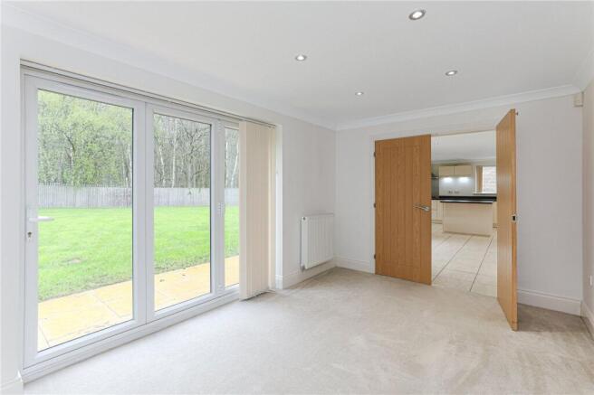 5 bed Detached for sale Image 10