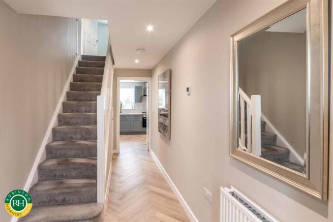 5 bed Detached for sale Image 8