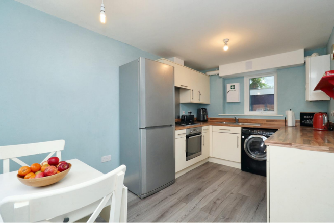 3 bed Semi-Detached for sale Image 8