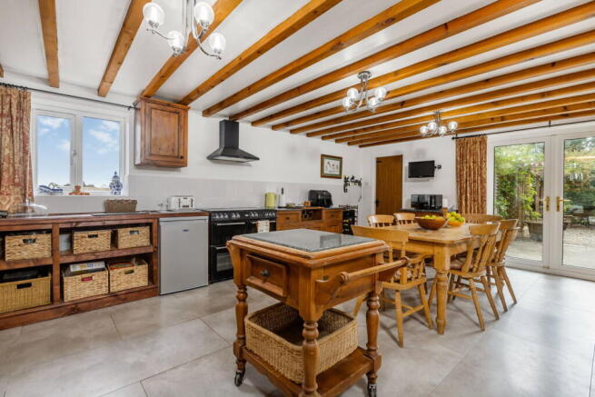 4 bed Cottage for sale Image 8