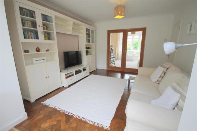 SITTING ROOM.JPG