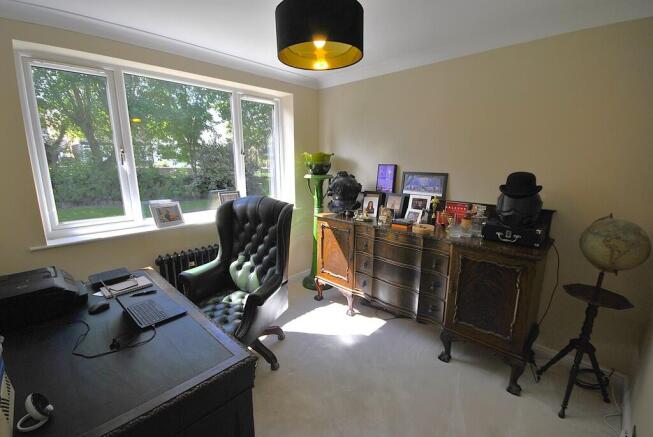 4 bed Detached for sale Image 8