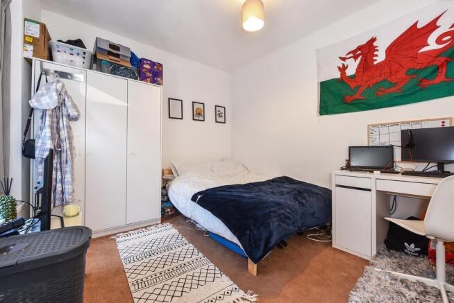 Bright double bedroom with desk and wardrobe...