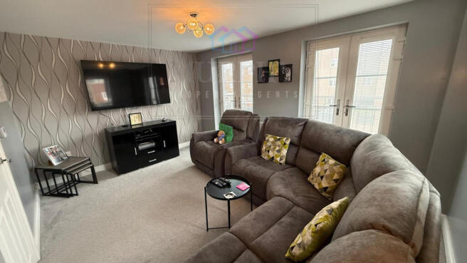 5 bed Semi-Detached for sale Image 4