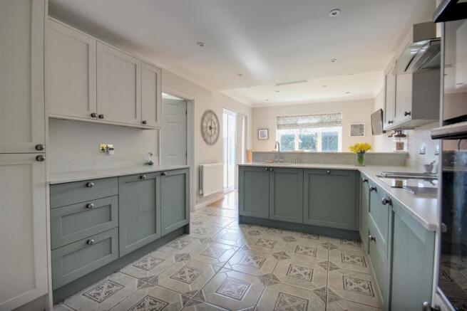 4 bed Detached for sale Image 4