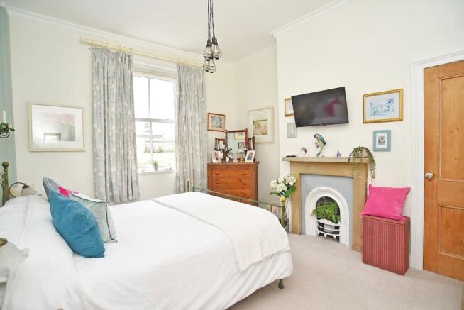 4 bed Terraced for sale Image 8