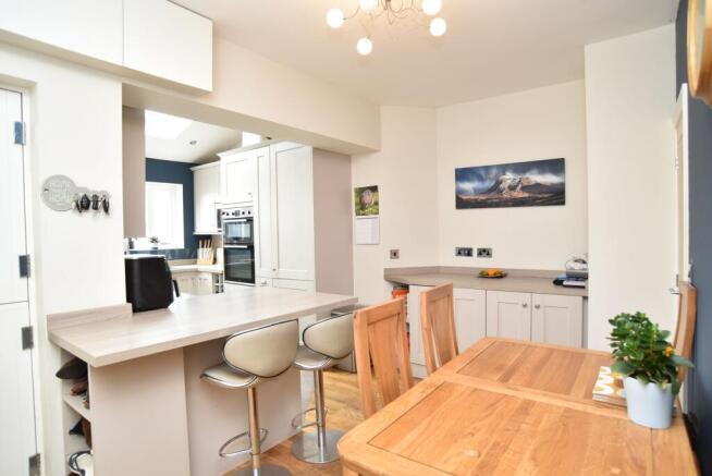3 bed House for sale Image 6