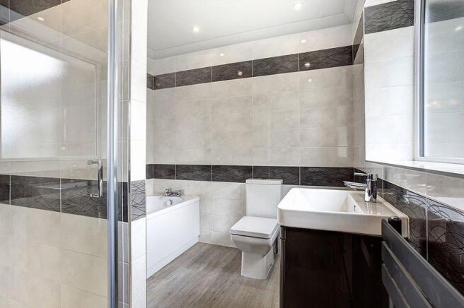 EN SUITE BATHROOM