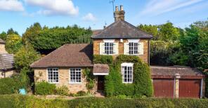 211, Hanging Hill Lane, Hutton CM13 2QG