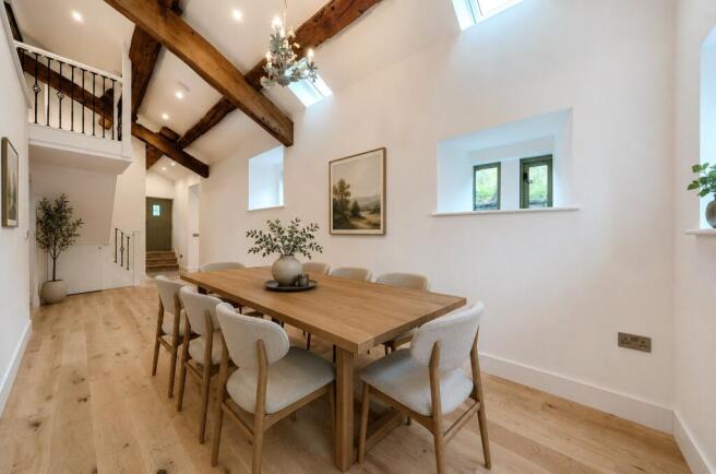 5 bed Detached for sale Image 4
