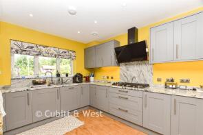 8, Donald Gardens, Horley RH6 0GS