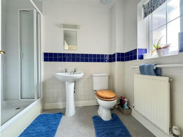 EN SUITE SHOWER ROOM