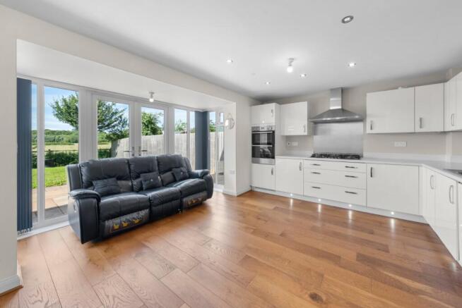 4 bed Detached for sale Image 3