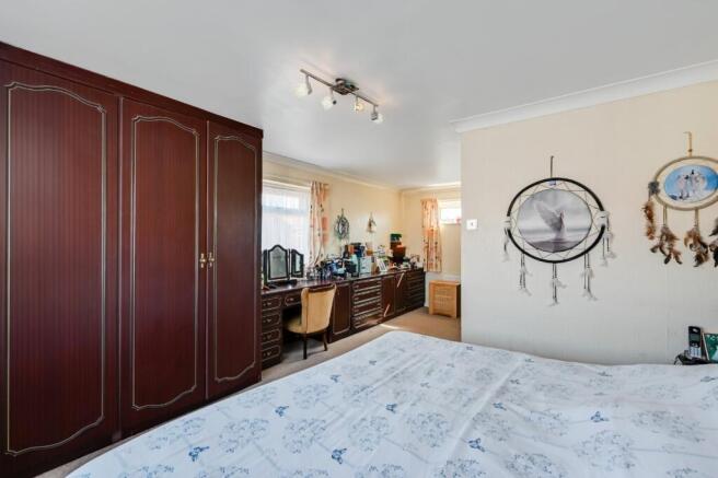 4 bed Semi-Detached for sale Image 8
