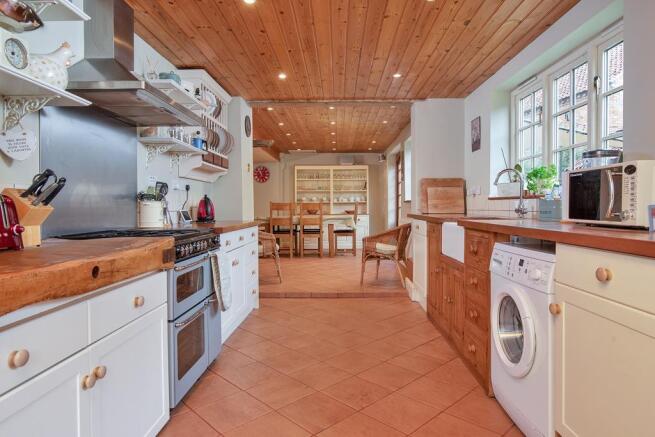 L-SHAPED OPEN PLAN LIVING DINING KITCHEN