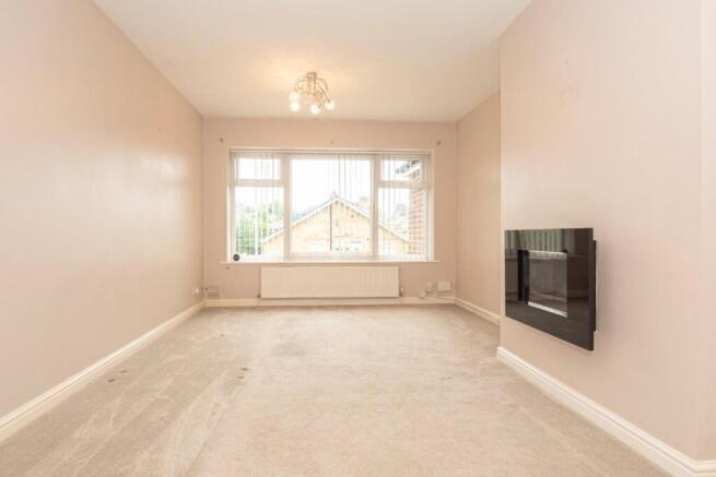 3 bed Semi-Detached Bungalow to rent Image 3