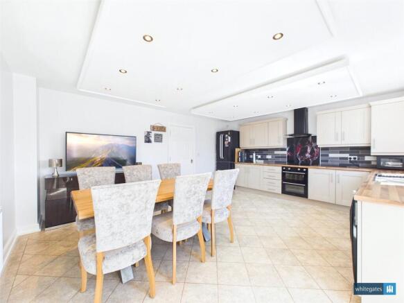 4 bed Semi-Detached for sale Image 9
