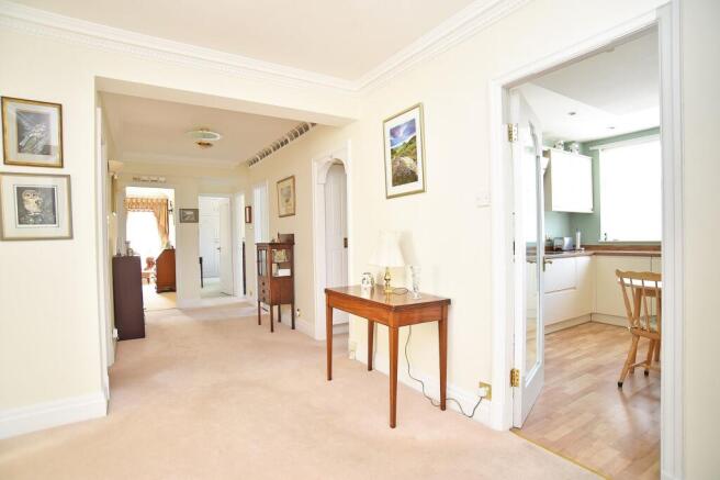 3 bed Flat for sale Image 8