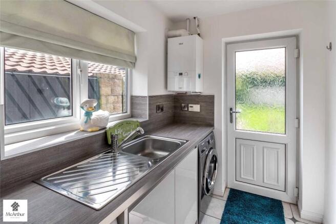 4 bed Detached for sale Image 8