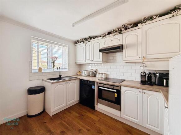 2 bed Semi-Detached for sale Image 5