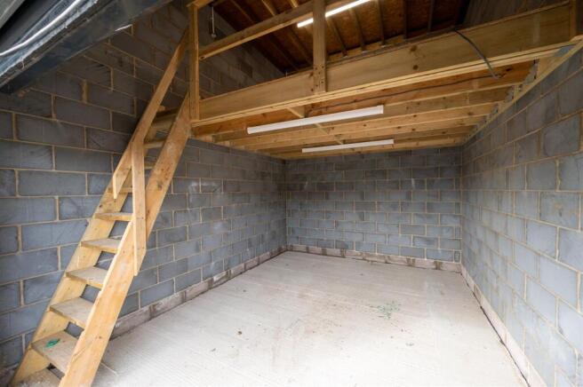 Industrial unit Yacht Haven 25 3.jpg