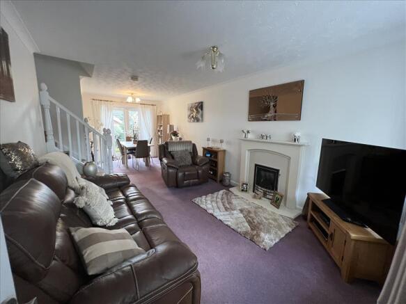 LOUNGE/DINING ROOM