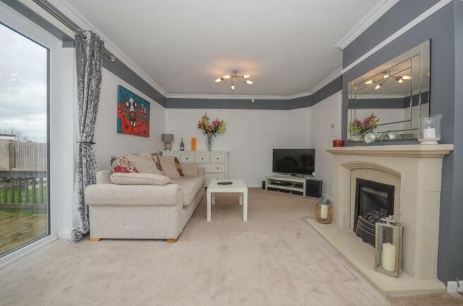 Living room pic 2.jpg
