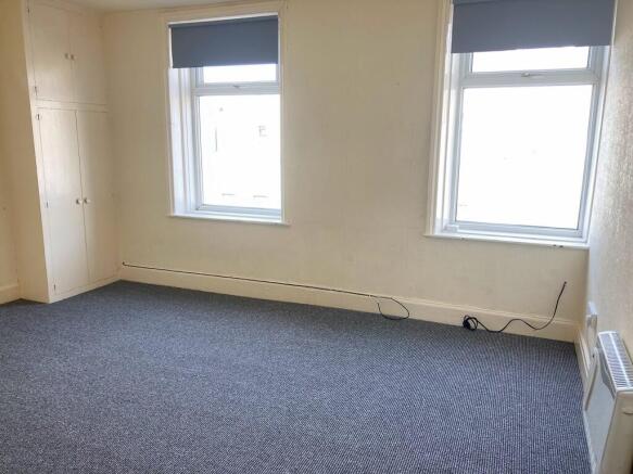 LOUNGE / BEDROOM