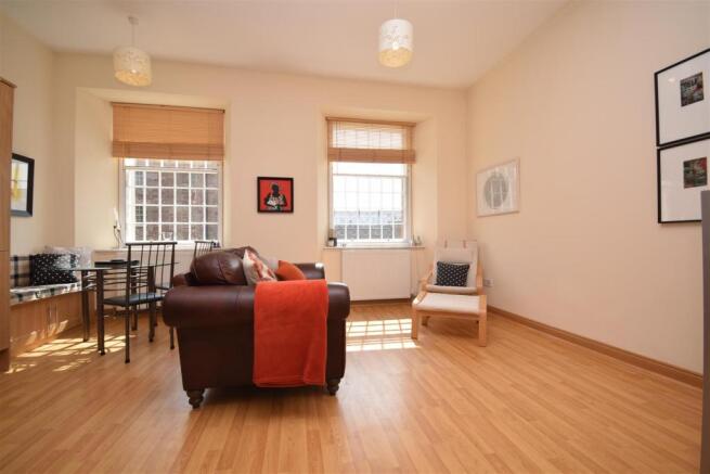 lounge area .JPG