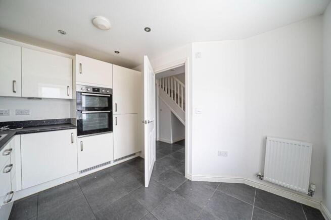Blackthorn Road, Andover, SP11 photo 3