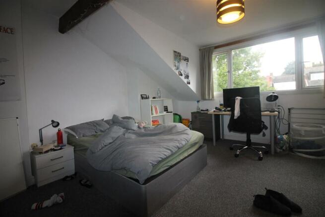 8 bed House to rent Image 8