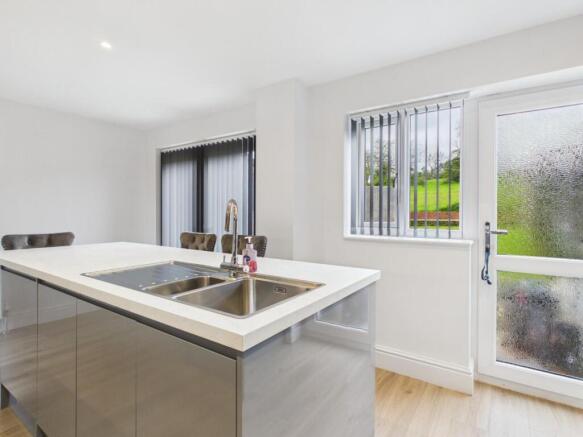 3 bed Semi-Detached for sale Image 7