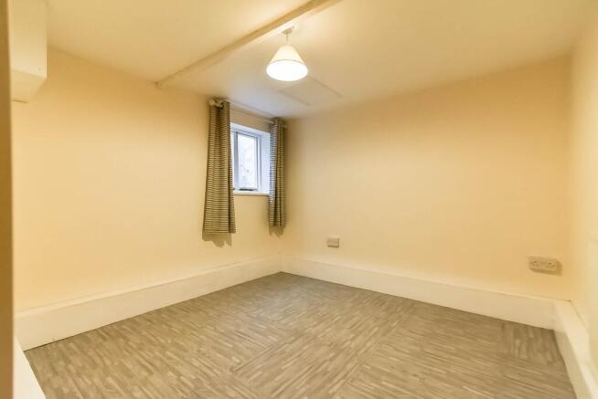2 bed Flat to rent Image 11
