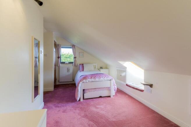 Bedroom 1 (2).jpg